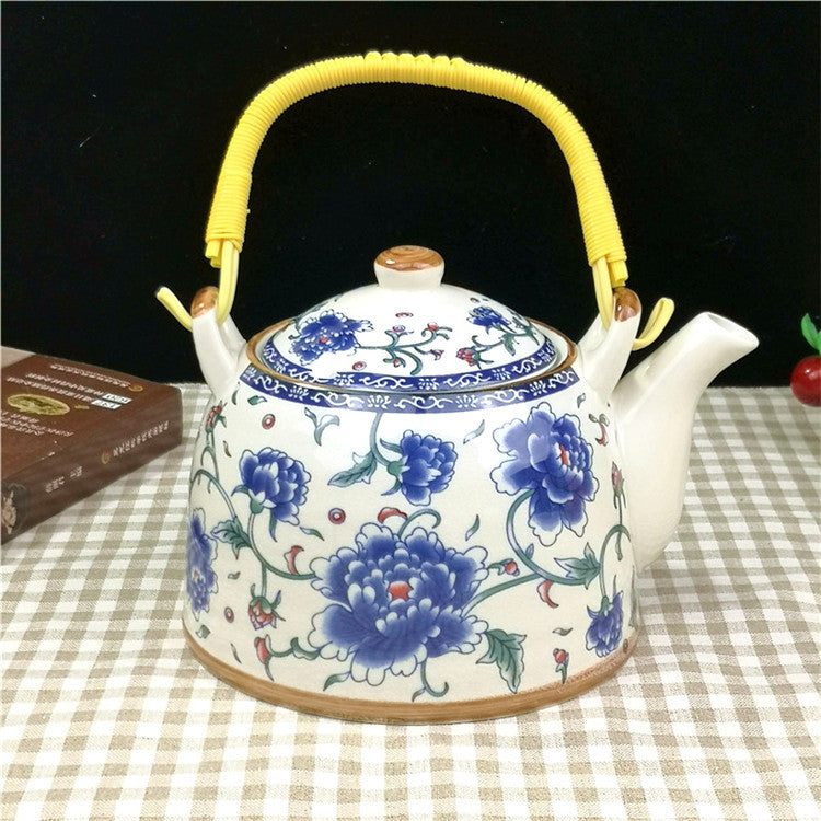 Old-fashioned cool kettle, tea ceremony, tea cup, tea maker, tea cup