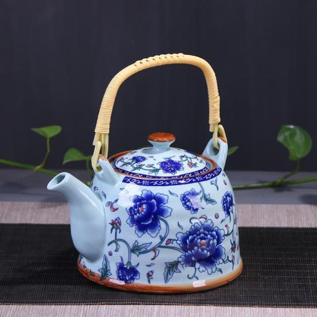 Old-fashioned cool kettle, tea ceremony, tea cup, tea maker, tea cup