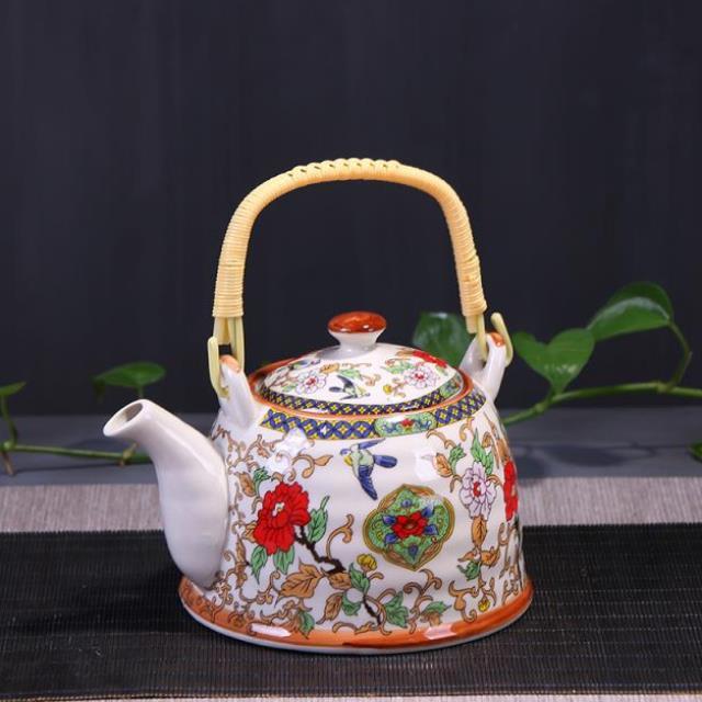 Old-fashioned cool kettle, tea ceremony, tea cup, tea maker, tea cup